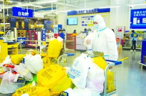 英雄城同心战疫 线上购物线下取货，菜篮子拎得安心，快消品配送高效